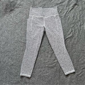 Athleta Salutation Stash II Textured Tight Leggings-M Black White *discription